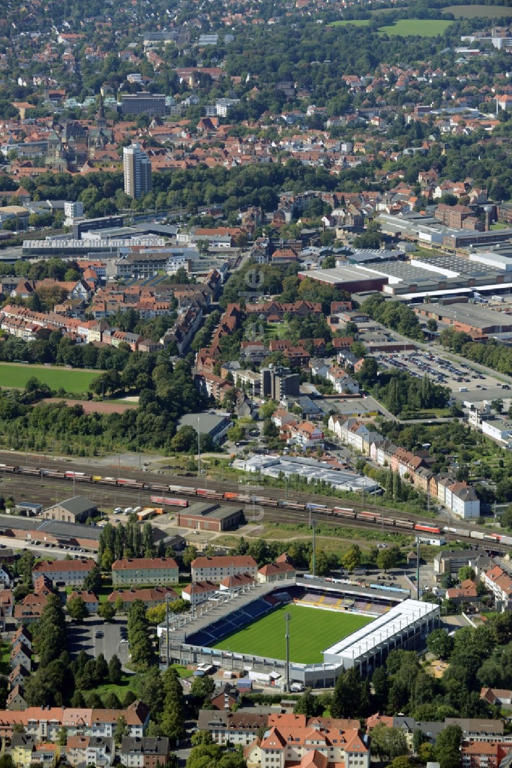 Osnabrück aus der Vogelperspektive: Sportstätten-Gelände der Arena des Stadion in Osnabrück im Bundesland Niedersachsen