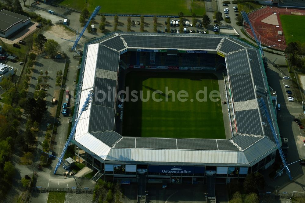 Luftaufnahme Rostock - Sportstätten-Gelände der Arena des Stadion Ostseestadion (vormals DKB - Arena) im Ortsteil Hansaviertel in Rostock im Bundesland Mecklenburg-Vorpommern, Deutschland