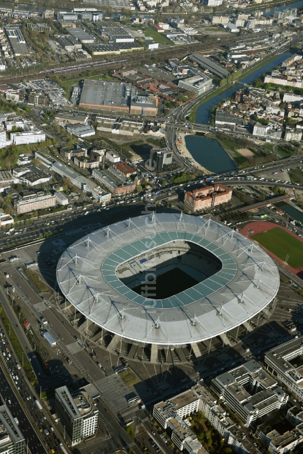 Luftaufnahme Paris Saint-Denis - Sportstätten- Gelände der Arena des Stadion in Paris - Saint-Denis in Ile-de-France, Frankreich