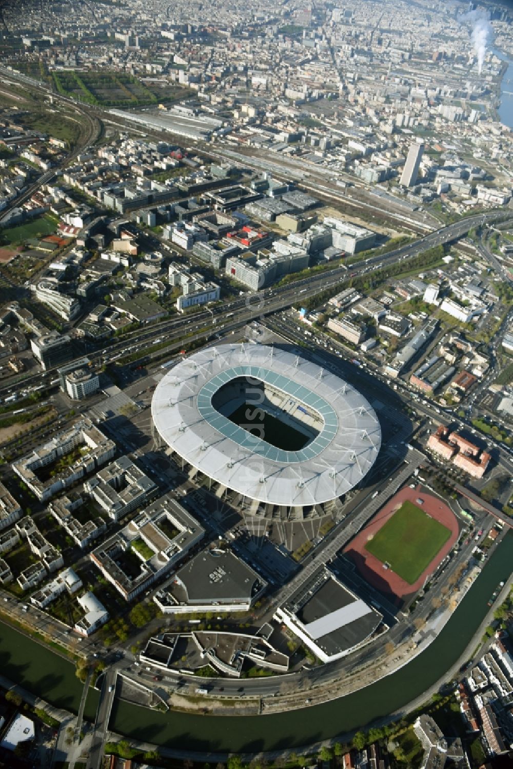 Luftbild Paris Saint-Denis - Sportstätten- Gelände der Arena des Stadion in Paris - Saint-Denis in Ile-de-France, Frankreich