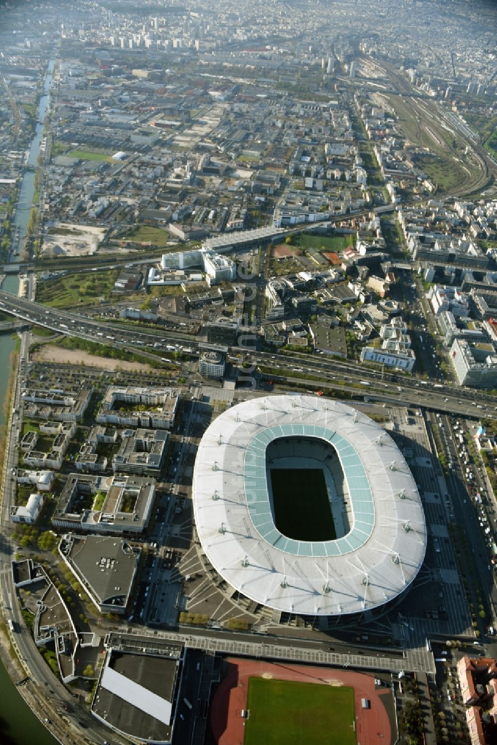 Paris Saint-Denis von oben - Sportstätten- Gelände der Arena des Stadion in Paris - Saint-Denis in Ile-de-France, Frankreich