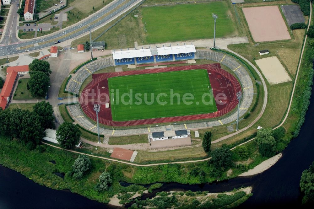 Dessau aus der Vogelperspektive: Sportstätten-Gelände der Arena des Stadion Paul-Greifzu-Stadion in Dessau im Bundesland Sachsen-Anhalt, Deutschland