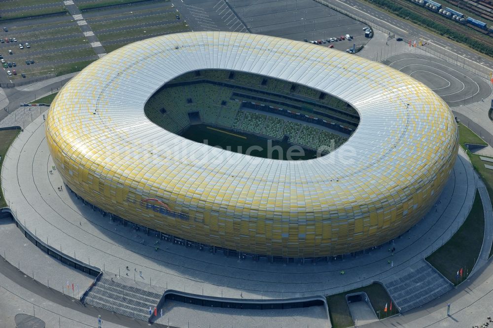 Luftaufnahme Gdansk - Danzig - Sportstätten-Gelände der Arena des Stadion PGE Arena - Parking Stadionu Energa im Ortsteil Letnica in Gdansk - Danzig in Pomorskie, Polen