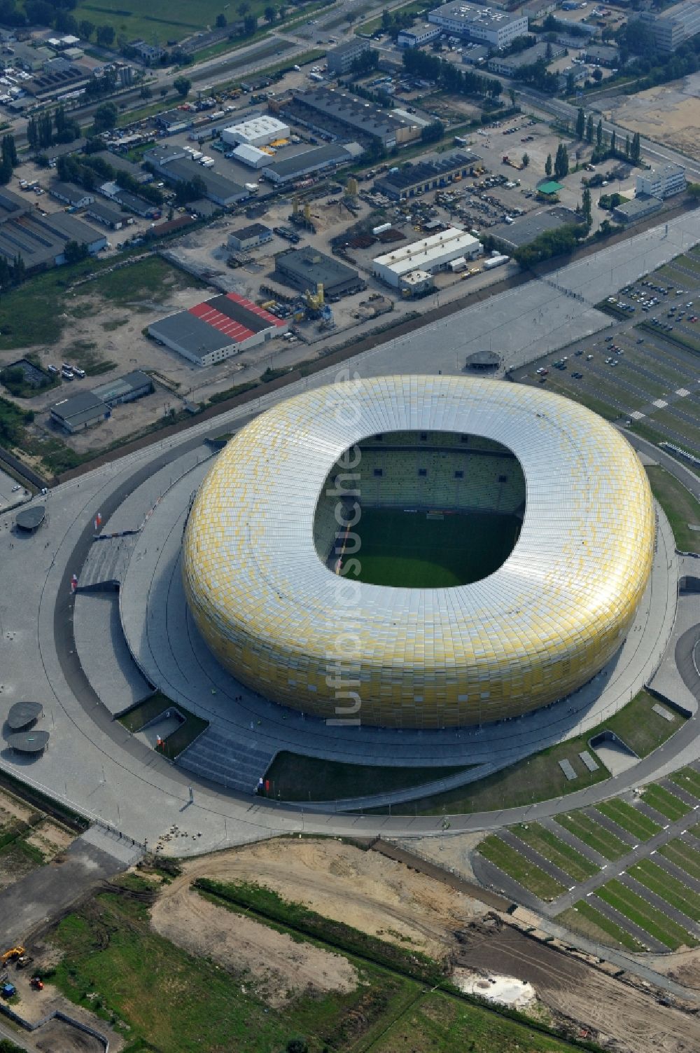 Luftaufnahme Gdansk - Danzig - Sportstätten-Gelände der Arena des Stadion PGE Arena - Parking Stadionu Energa im Ortsteil Letnica in Gdansk - Danzig in Pomorskie, Polen