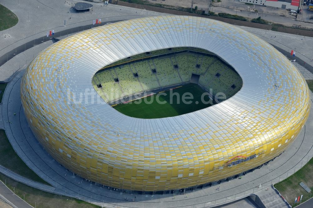 Luftaufnahme Gdansk - Danzig - Sportstätten-Gelände der Arena des Stadion PGE Arena - Parking Stadionu Energa im Ortsteil Letnica in Gdansk - Danzig in Pomorskie, Polen