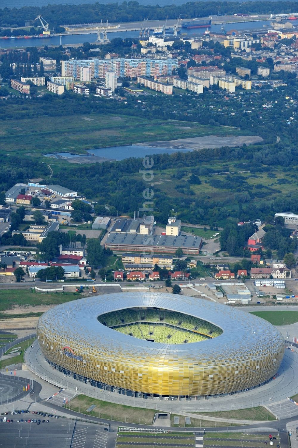 Luftaufnahme Gdansk - Danzig - Sportstätten-Gelände der Arena des Stadion PGE Arena - Parking Stadionu Energa im Ortsteil Letnica in Gdansk - Danzig in Pomorskie, Polen