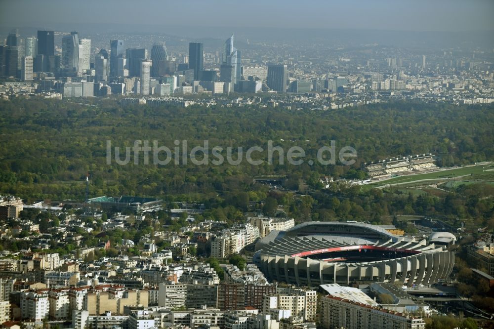 Luftaufnahme Paris - Sportstätten-Gelände der Arena des Stadion Prinzenpark an der Rue du Commandant Guilbaud in Paris Boulogne-Billancourt in Ile-de-France, Frankreich