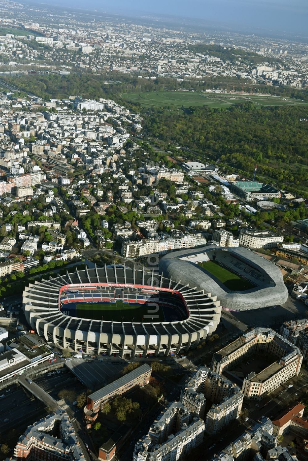 Paris von oben - Sportstätten-Gelände der Arena des Stadion Prinzenpark an der Rue du Commandant Guilbaud in Paris Boulogne-Billancourt in Ile-de-France, Frankreich