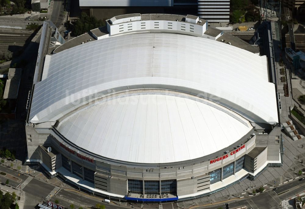 Toronto aus der Vogelperspektive: Sportstätten-Gelände der Arena des Stadion Rogers Centre am Blue Jays Way im Ortsteil Old Toronto in Toronto in Ontario, Kanada