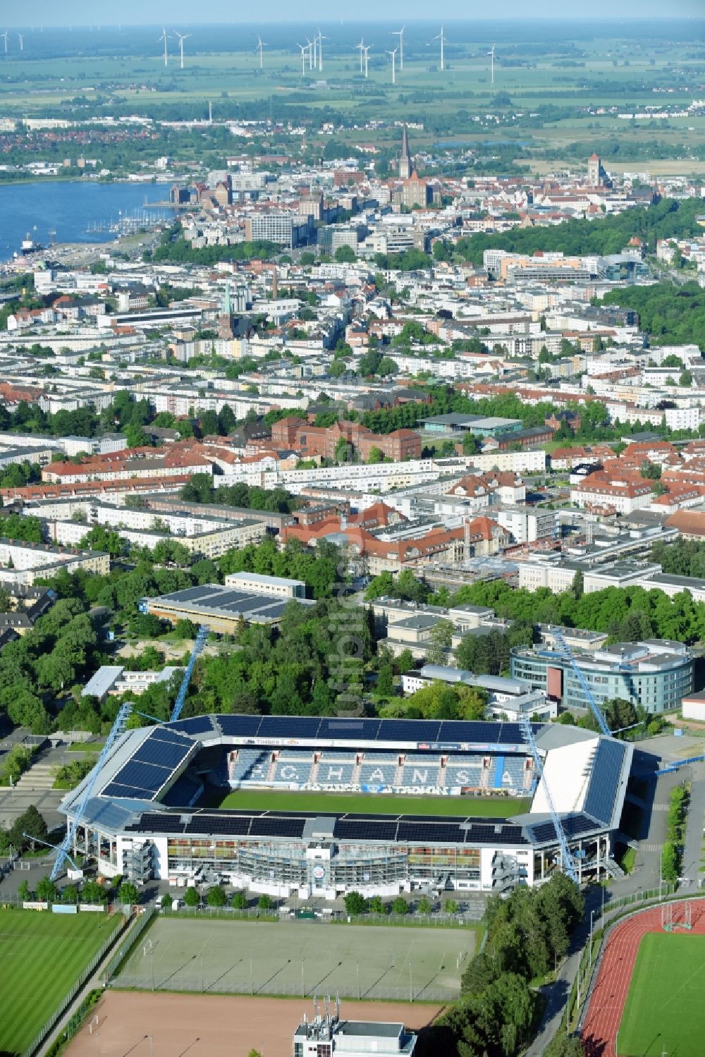 Rostock von oben - Sportstätten-Gelände der Arena des Stadion in Rostock im Bundesland Mecklenburg-Vorpommern