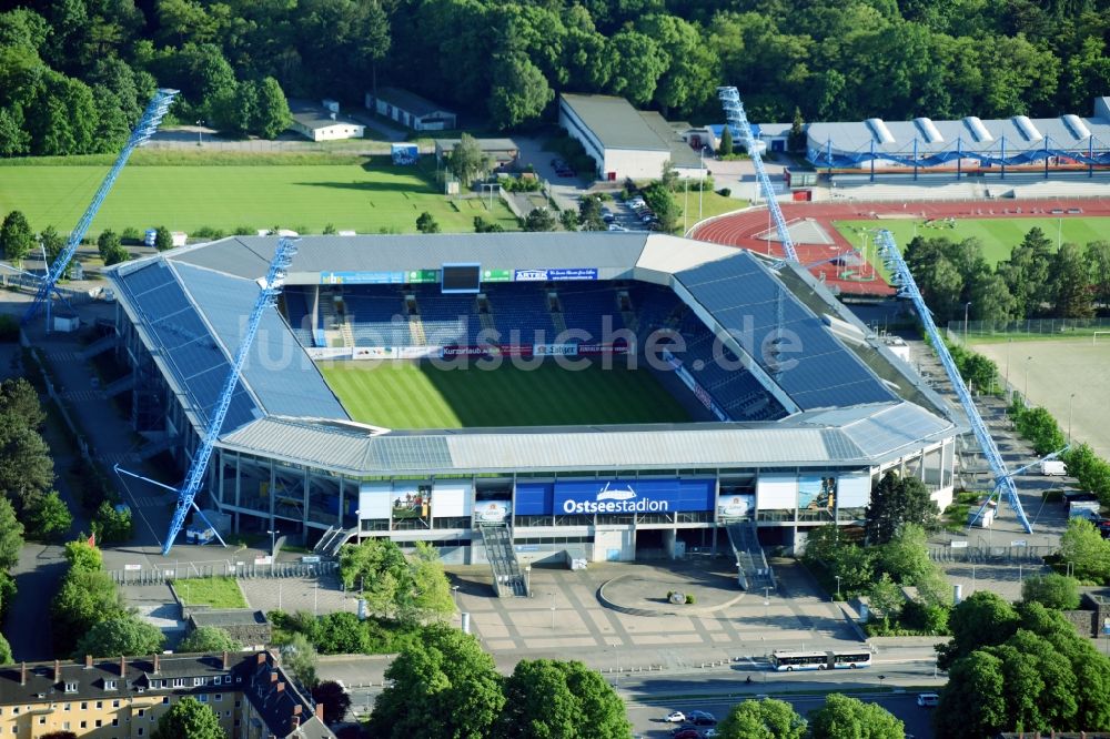 Rostock aus der Vogelperspektive: Sportstätten-Gelände der Arena des Stadion in Rostock im Bundesland Mecklenburg-Vorpommern