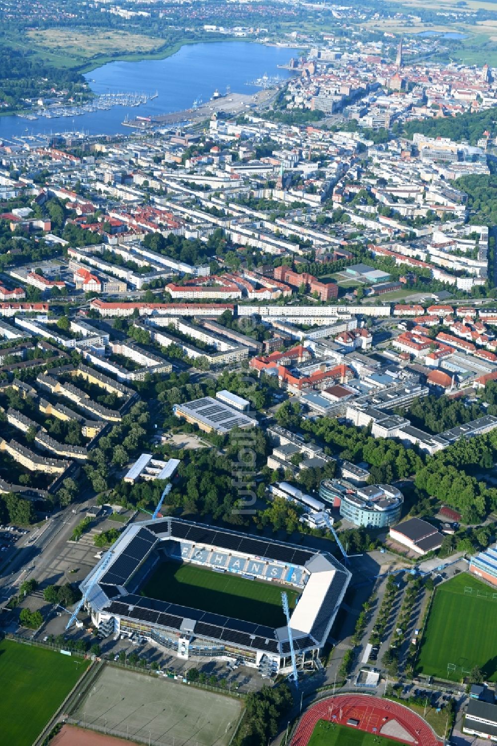 Luftaufnahme Rostock - Sportstätten-Gelände der Arena des Stadion in Rostock im Bundesland Mecklenburg-Vorpommern