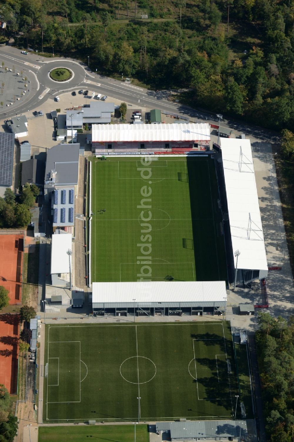 Sandhausen aus der Vogelperspektive: Sportstätten-Gelände der Arena des Stadion in Sandhausen im Bundesland Baden-Württemberg