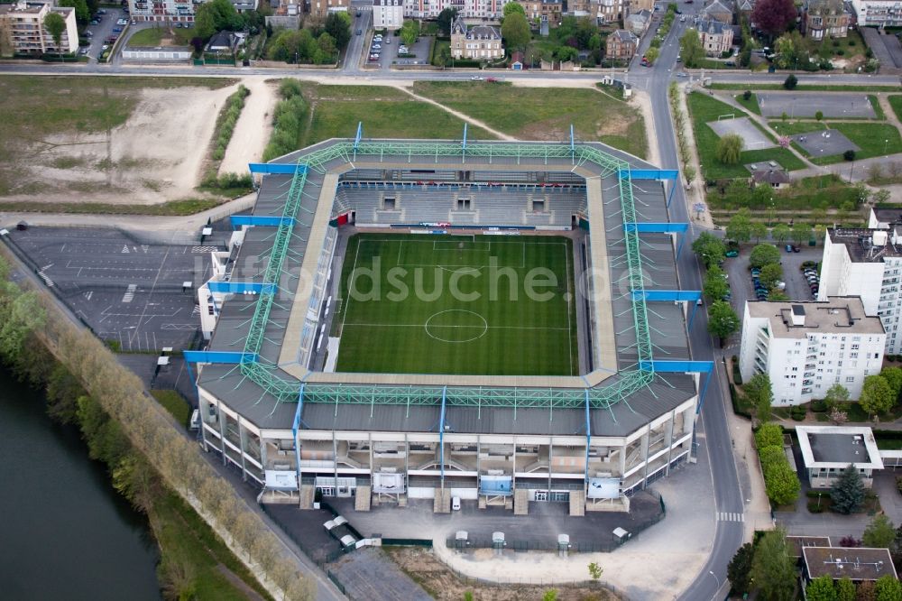 Luftaufnahme Sedan - Sportstätten-Gelände der Arena des Stadion in Sedan in Alsace-Champagne-Ardenne-Lorraine, Frankreich