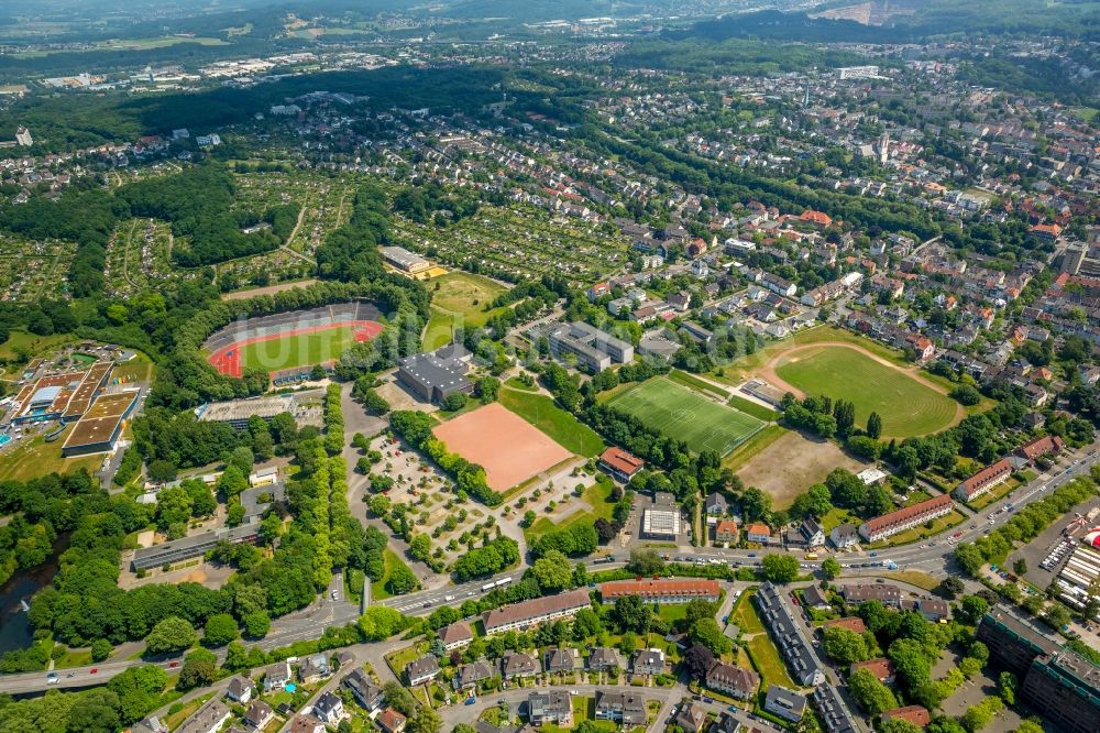 Hagen aus der Vogelperspektive: Sportstätten-Gelände der Arena des Stadion - Sportpark Ischeland an der Humpertstraße in Hagen im Bundesland Nordrhein-Westfalen, Deutschland