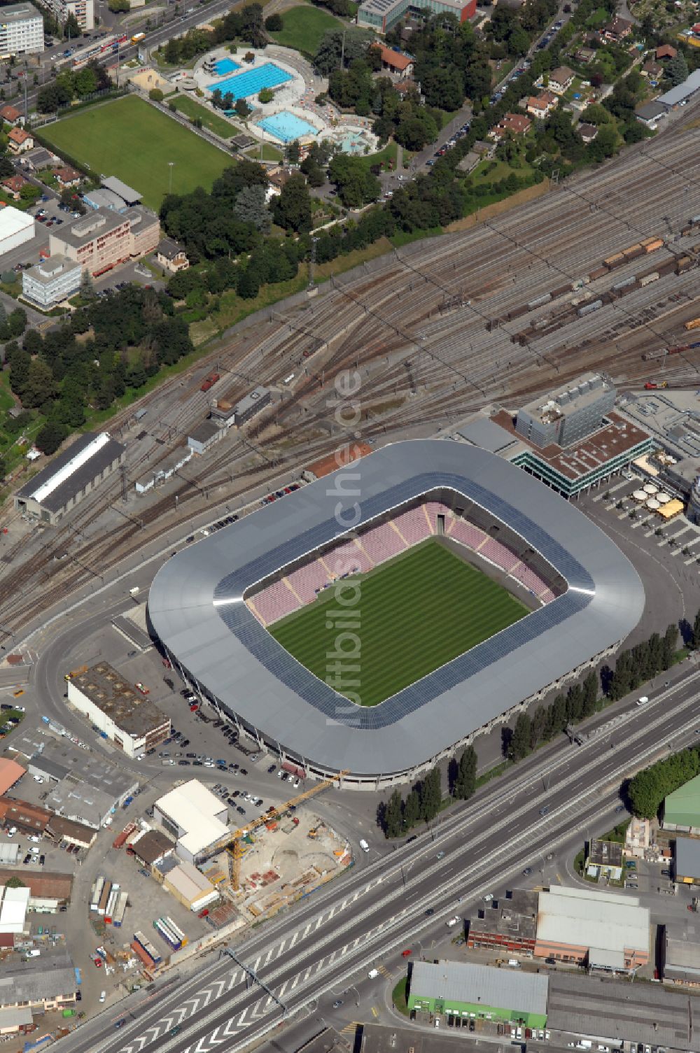 Genf von oben - Sportstätten-Gelände der Arena des Stadion Stade de Geneve in Genf im Kanton Geneve, Schweiz