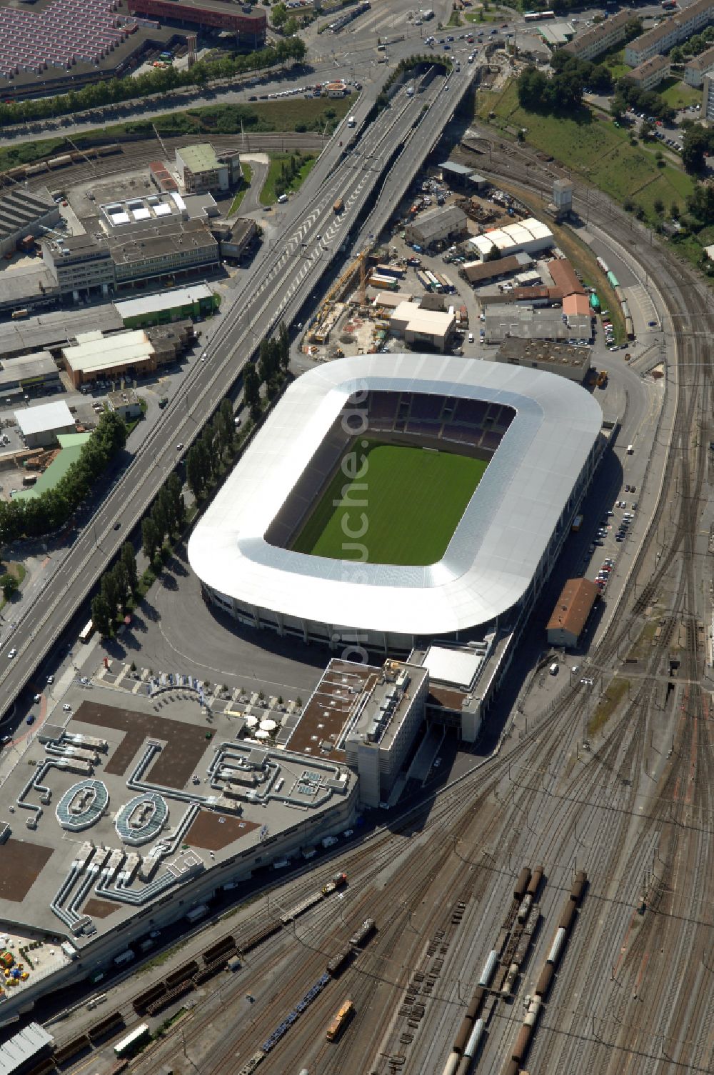 Genf von oben - Sportstätten-Gelände der Arena des Stadion Stade de Geneve in Genf im Kanton Geneve, Schweiz