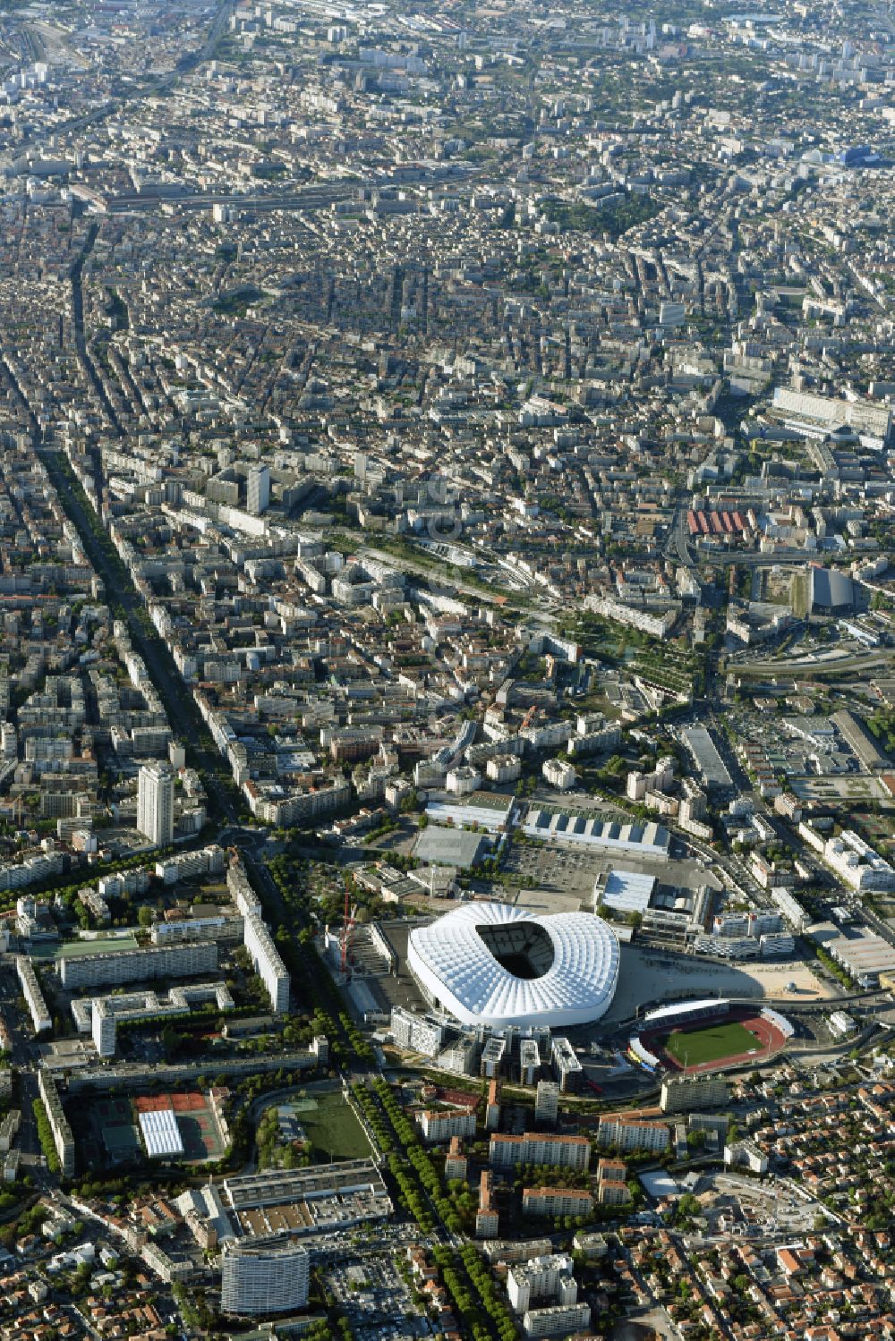 Marseille von oben - Sportstätten-Gelände der Arena des Stadion Stade Orange Velodrome in Marseille in Provence-Alpes-Cote d'Azur, Frankreich