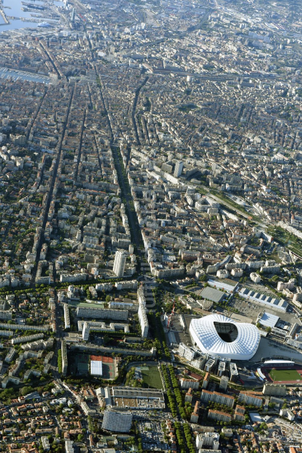 Marseille aus der Vogelperspektive: Sportstätten-Gelände der Arena des Stadion Stade Orange Velodrome in Marseille in Provence-Alpes-Cote d'Azur, Frankreich