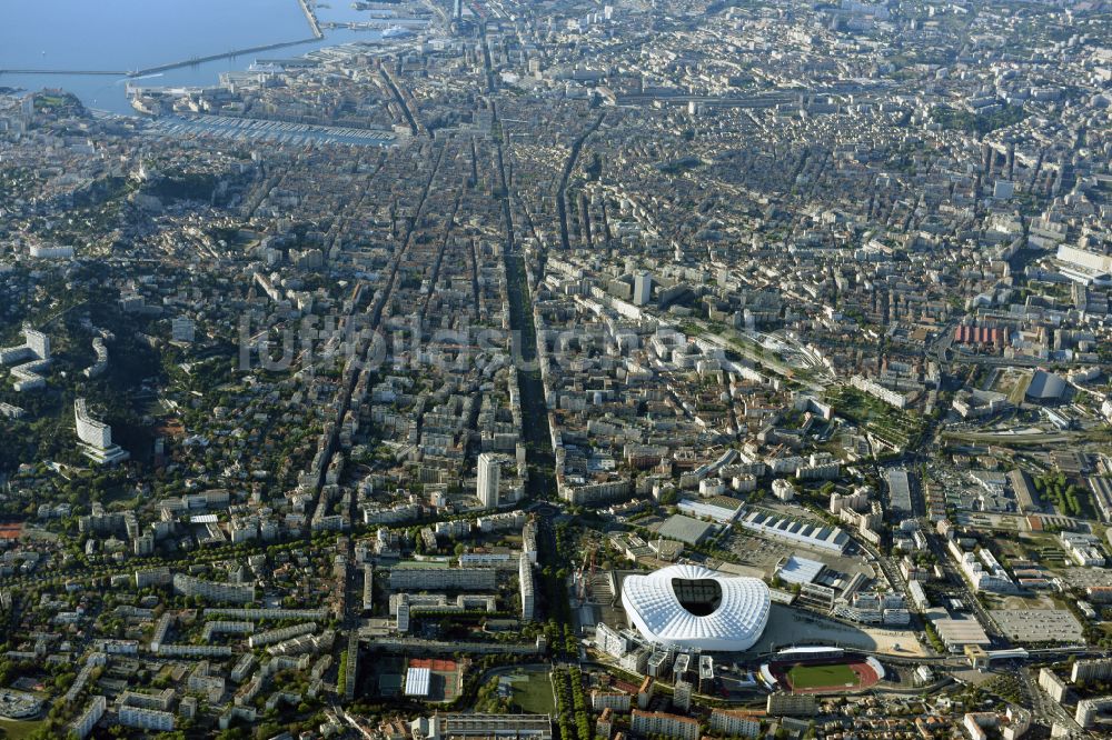 Marseille aus der Vogelperspektive: Sportstätten-Gelände der Arena des Stadion Stade Orange Velodrome in Marseille in Provence-Alpes-Cote d'Azur, Frankreich