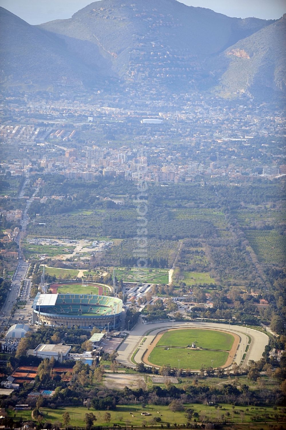 Luftaufnahme Palermo - Sportstätten-Gelände der Arena des Stadion Stadio Renzo Barbera in Palermo in Sizilien, Italien