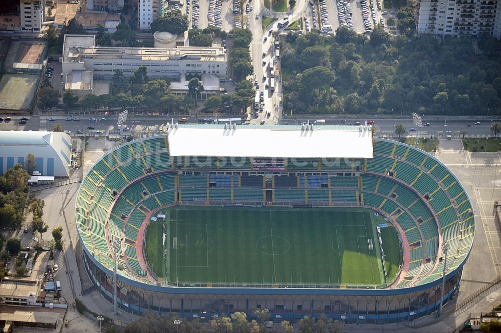 Palermo aus der Vogelperspektive: Sportstätten-Gelände der Arena des Stadion Stadio Renzo Barbera in Palermo in Sizilien, Italien