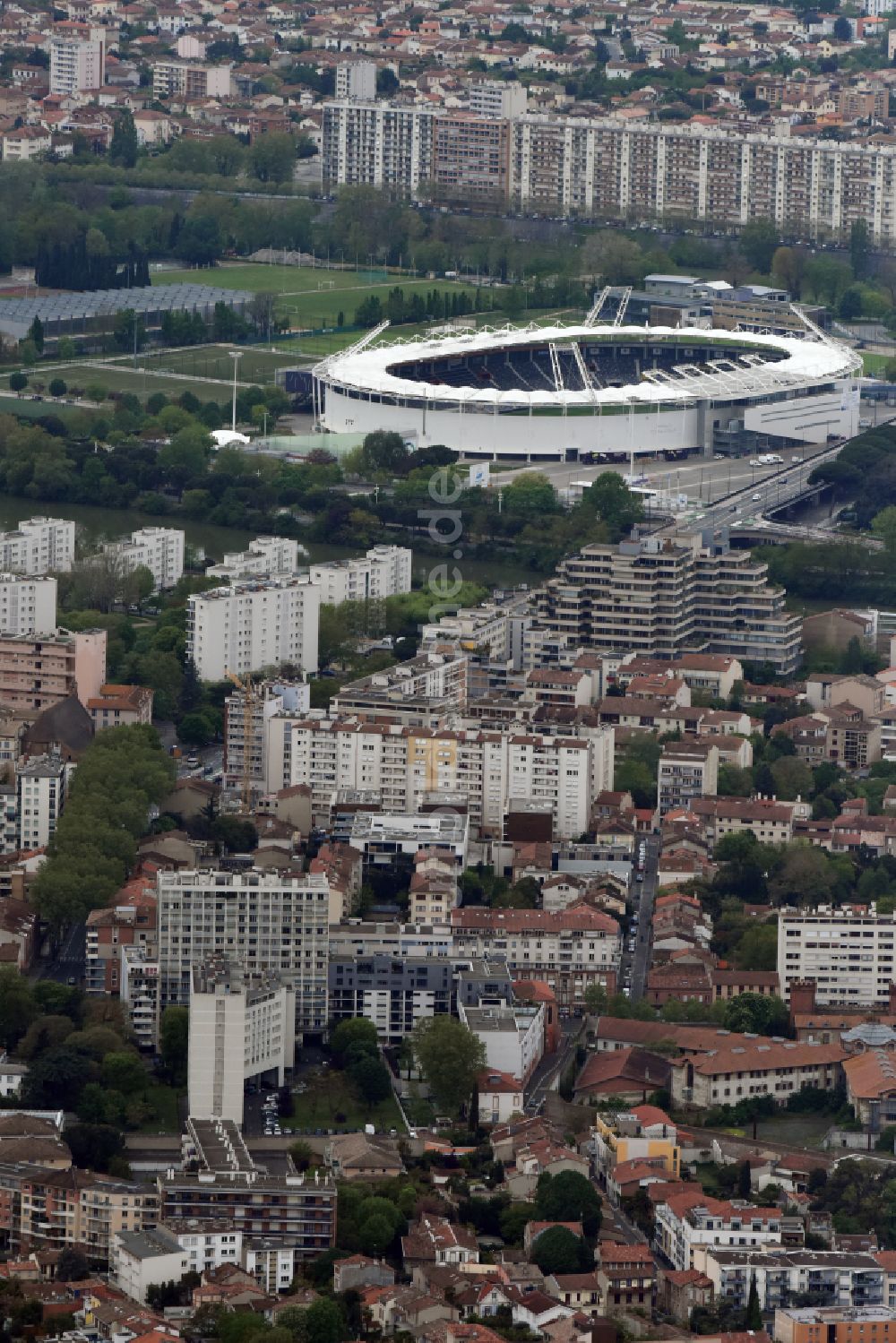 Toulouse von oben - Sportstätten-Gelände der Arena des Stadion Stadium TFC Municipal in Toulouse in Occitanie, Frankreich