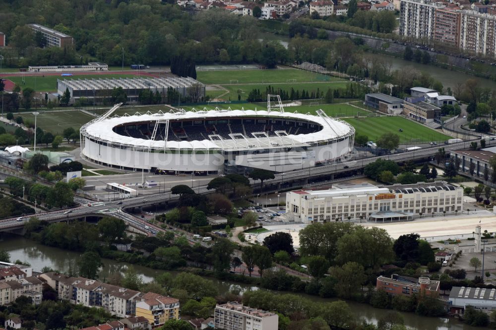 Toulouse von oben - Sportstätten-Gelände der Arena des Stadion Stadium TFC Municipal in Toulouse in Occitanie, Frankreich