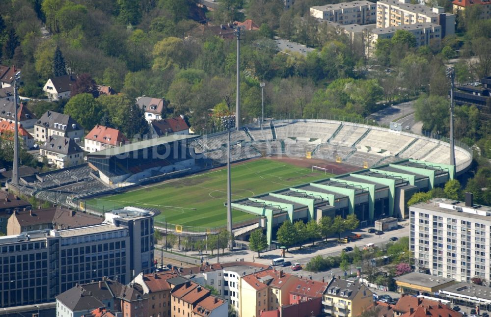 Luftaufnahme München - Sportstätten-Gelände der Arena des Stadion Städtisches Stadion an der Grünwalder Straße im Ortsteil Untergiesing-Harlaching in München im Bundesland Bayern