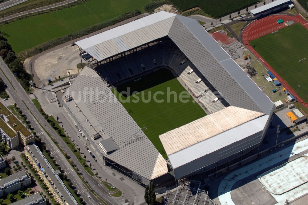 Innsbruck von oben - Sportstätten-Gelände der Arena des Stadion Tivoli-Stadion in Innsbruck in Tirol, Österreich