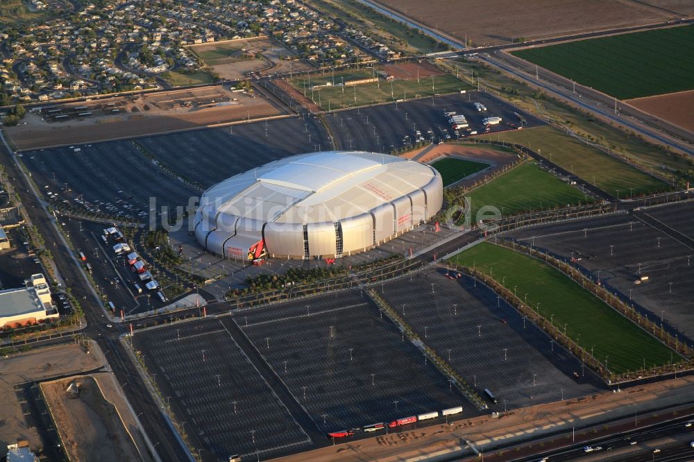 Glendale aus der Vogelperspektive: Sportstätten-Gelände der Arena des Stadion University of Phoenix in Glendale in USA, Arizona