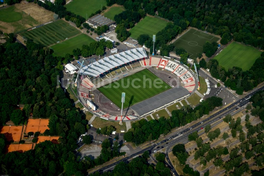 Karlsruhe von oben - Sportstätten-Gelände der Arena des Stadion Wildparkstadion am Adenauerring in Karlsruhe im Bundesland Baden-Württemberg