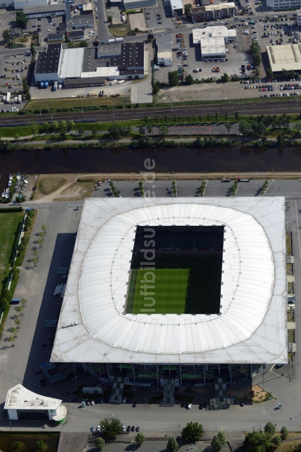 Wolfsburg von oben - Sportstätten-Gelände der Arena des Stadion in Wolfsburg im Bundesland Niedersachsen