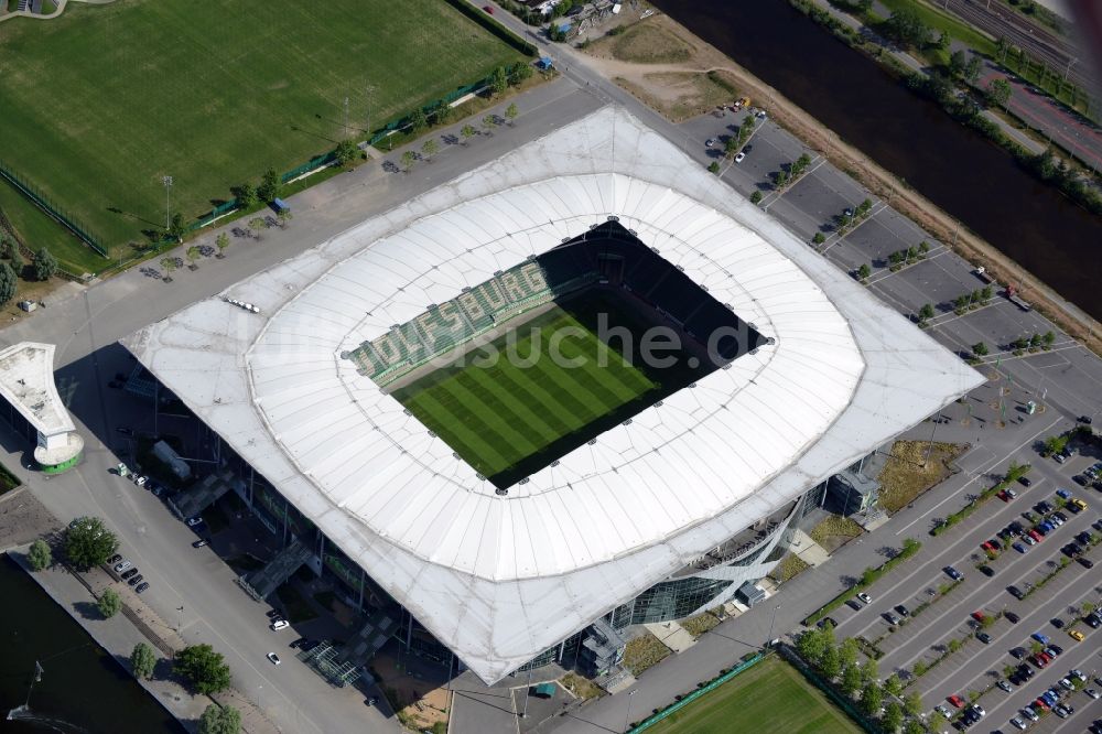 Wolfsburg aus der Vogelperspektive: Sportstätten-Gelände der Arena des Stadion in Wolfsburg im Bundesland Niedersachsen