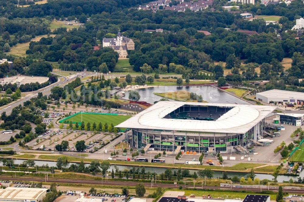 Wolfsburg aus der Vogelperspektive: Sportstätten-Gelände der Arena des Stadion in Wolfsburg im Bundesland Niedersachsen