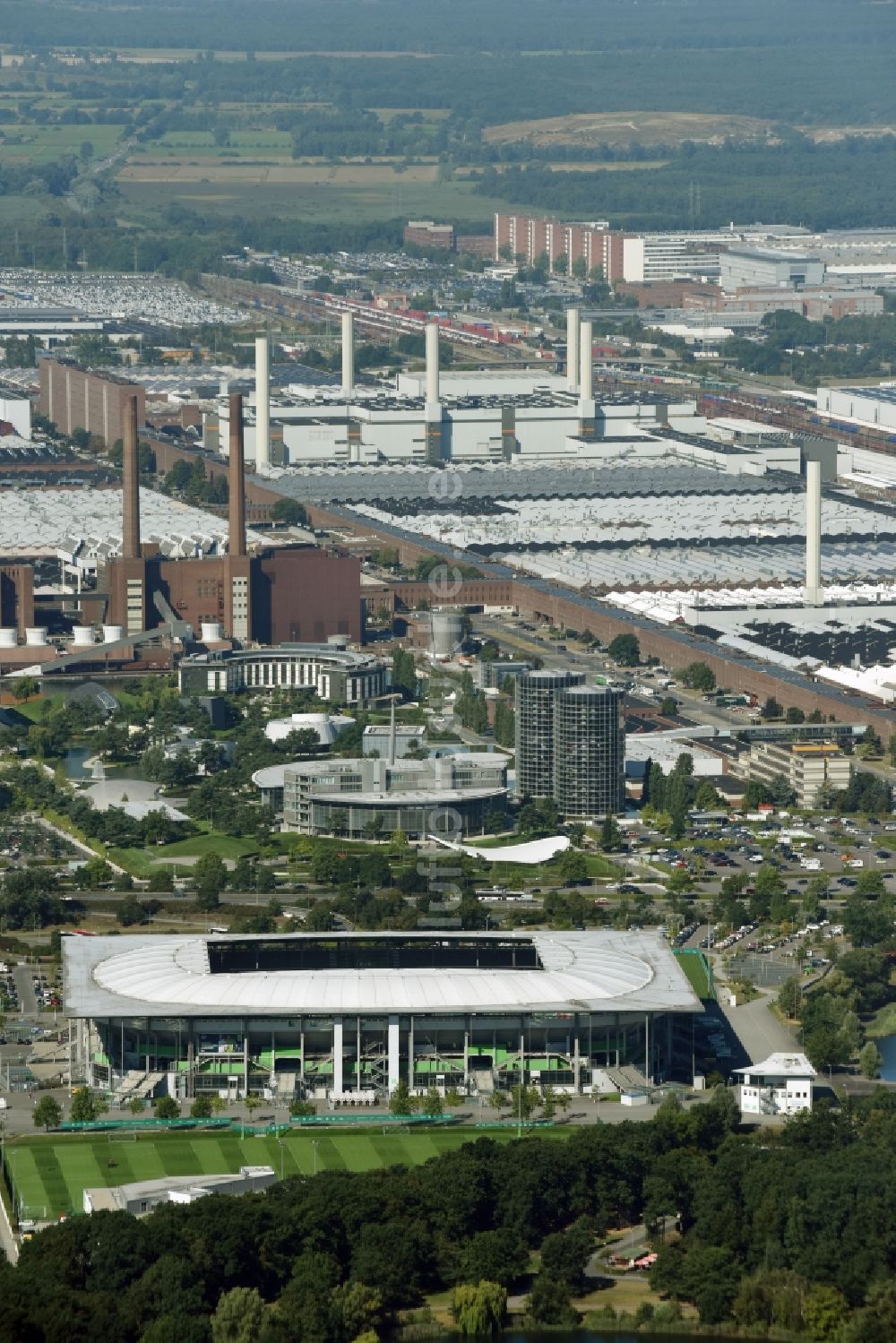 Wolfsburg aus der Vogelperspektive: Sportstätten-Gelände der Arena des Stadion in Wolfsburg im Bundesland Niedersachsen