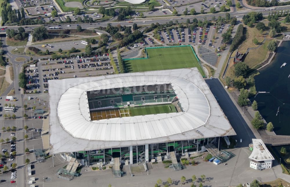 Wolfsburg aus der Vogelperspektive: Sportstätten-Gelände der Arena des Stadion in Wolfsburg im Bundesland Niedersachsen