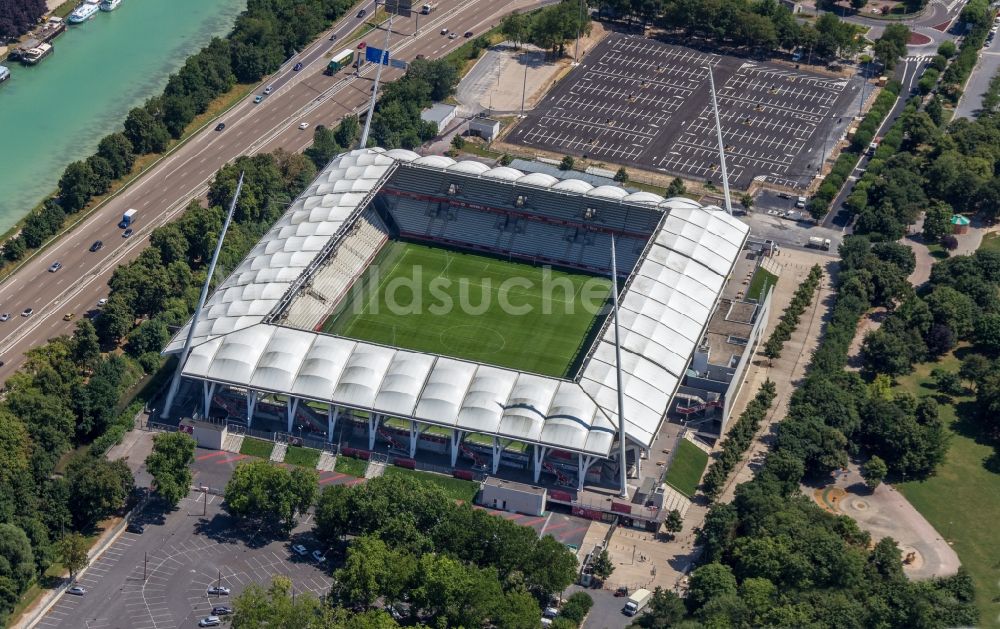 Luftbild Reims - Sportstätten-Gelände des Stadion Stade Auguste-Delaune in Reims in Grand Est, Frankreich