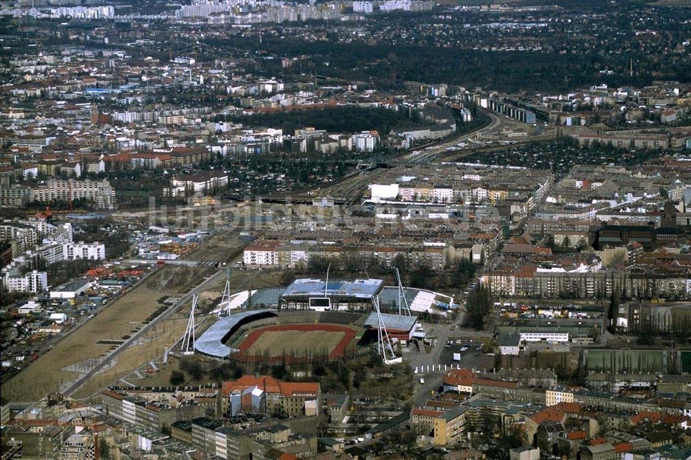 Luftbild Berlin / Prenzlauer Berg - Sportstättenbau am Berliner Jahnsportpark im Stadtbezirk Berlin-Prenzlauer Berg