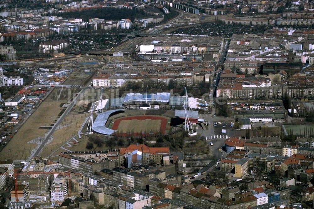 Luftaufnahme Berlin / Prenzlauer Berg - Sportstättenbau am Berliner Jahnsportpark im Stadtbezirk Berlin-Prenzlauer Berg