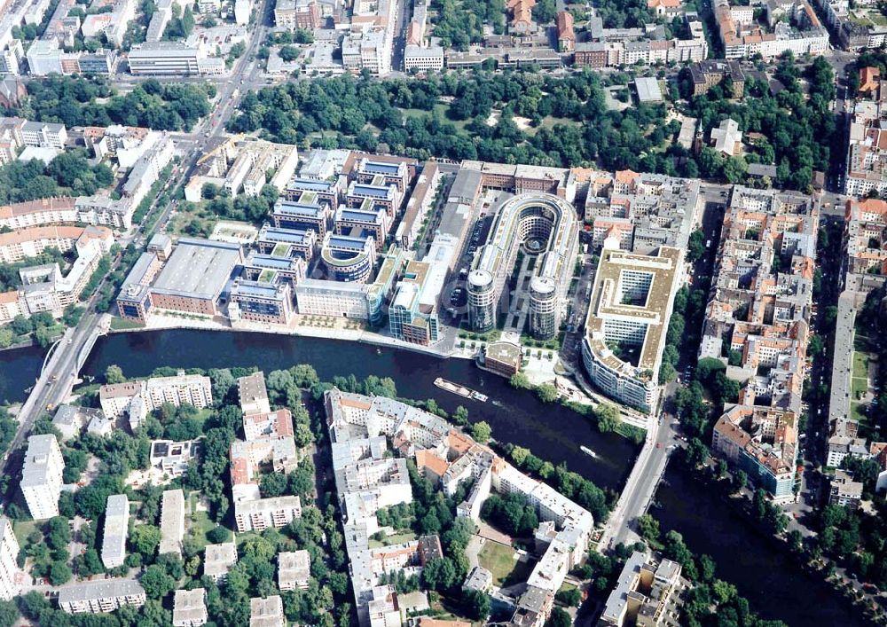 Berlin-Moabit aus der Vogelperspektive: Spreebogens mit Freiberger-Bürokomplex (Innenministerium) in Berlin-Moabit.