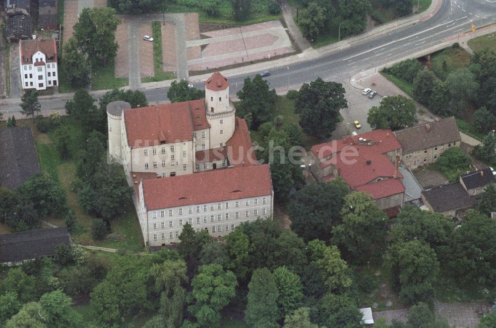 Luftaufnahme Spremberg - Spremberger Schloß am Schloßbezirk im Stadtzentrum Spremberg in Brandenburg