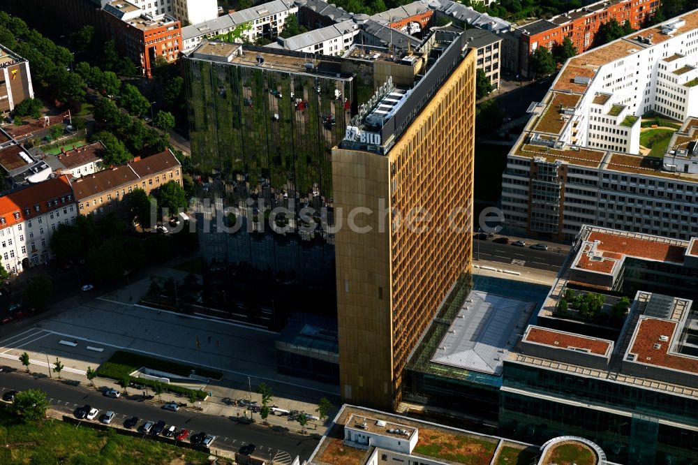 Berlin aus der Vogelperspektive: Springerhochhaus Berlin-Kreuzberg in Berlin im Bundesland Berlin