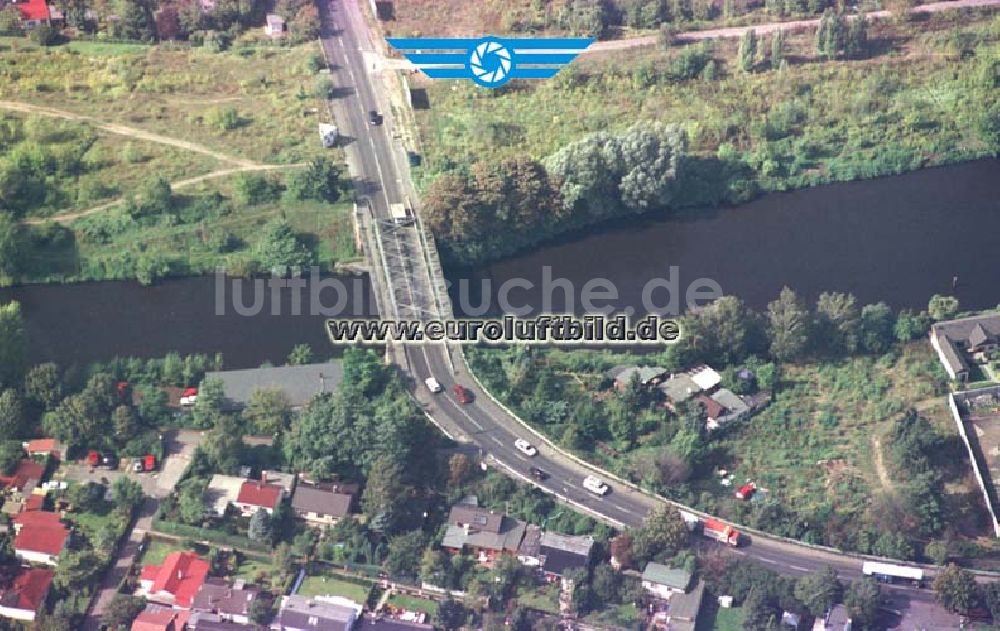 Luftbild Berlin - Britz - Späthbrücke über den Teltowkanal in Berlin Britz.