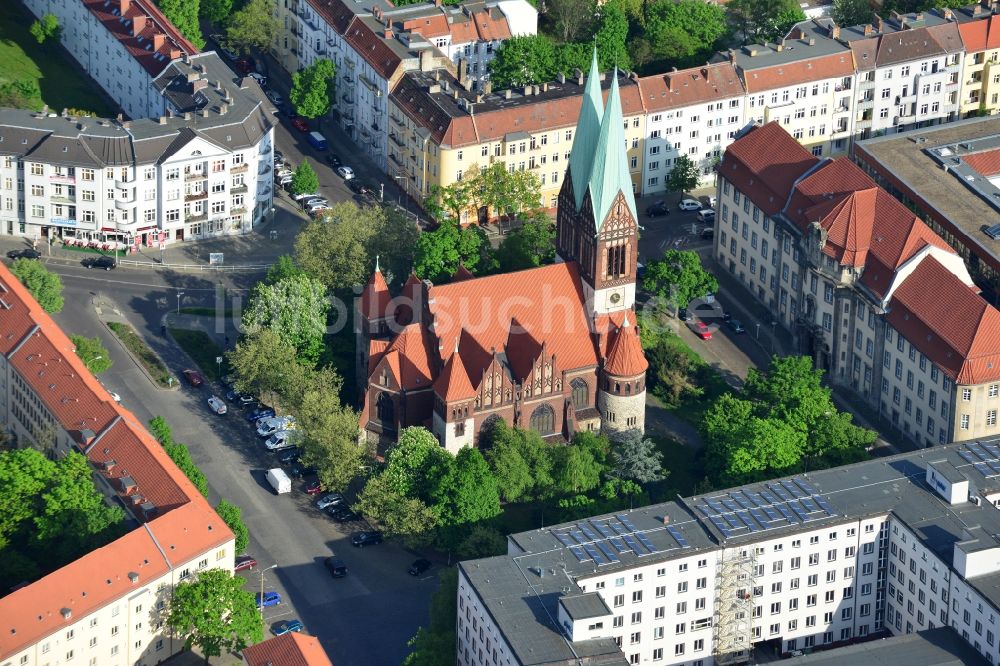 Berlin aus der Vogelperspektive: St. Antonius und St. Shenouda-Kirche am Roedeliusplatz in Berlin-Lichtenberg