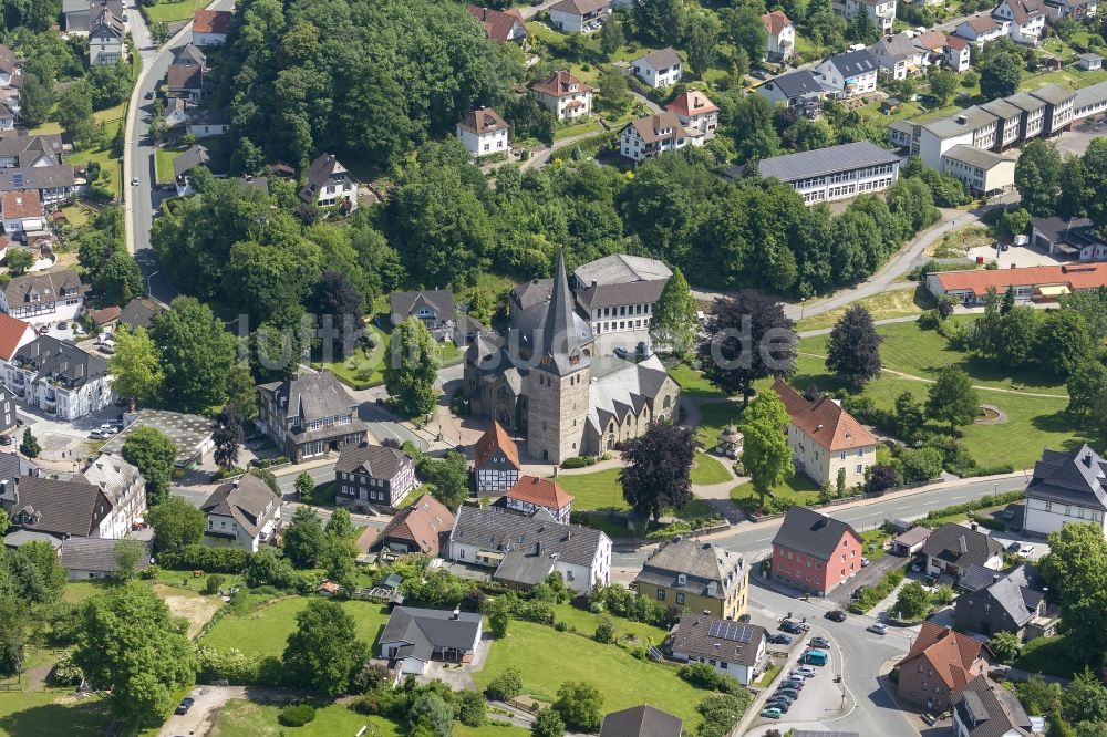 Luftbild Balve - St.-Blasius-Kirche in Balve in Nordrhein-Westfalen