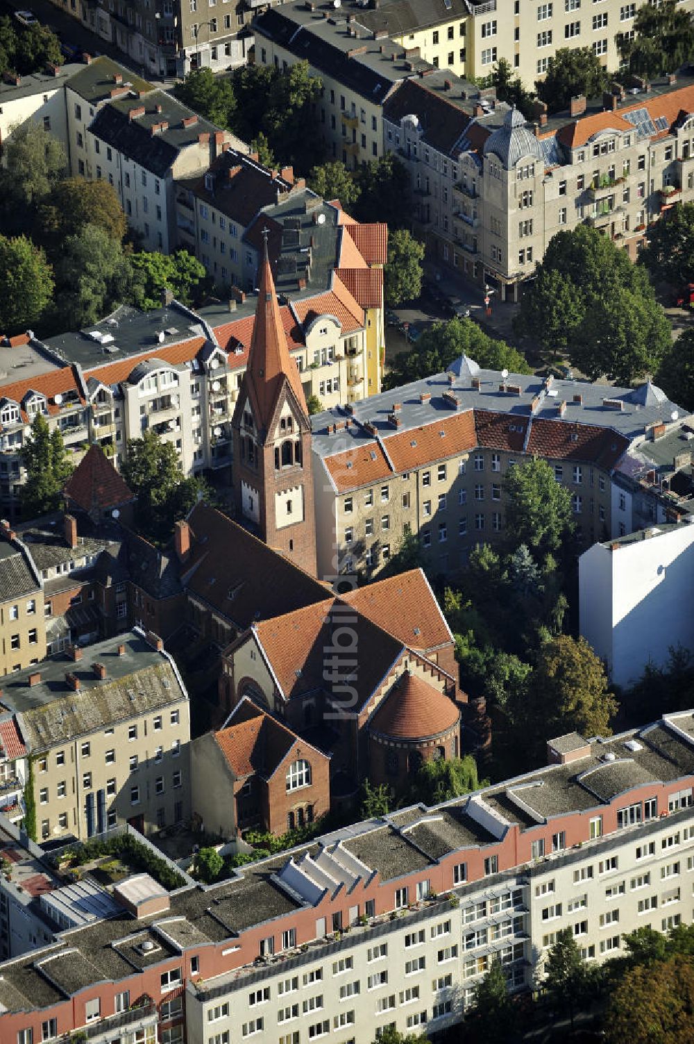 Luftbild Berlin - St. Eduard Kirche in Berlin- Neukölln