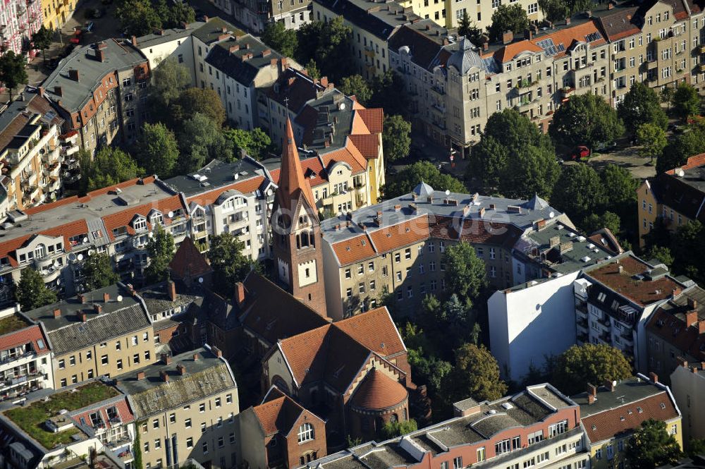 Luftaufnahme Berlin - St. Eduard Kirche in Berlin- Neukölln