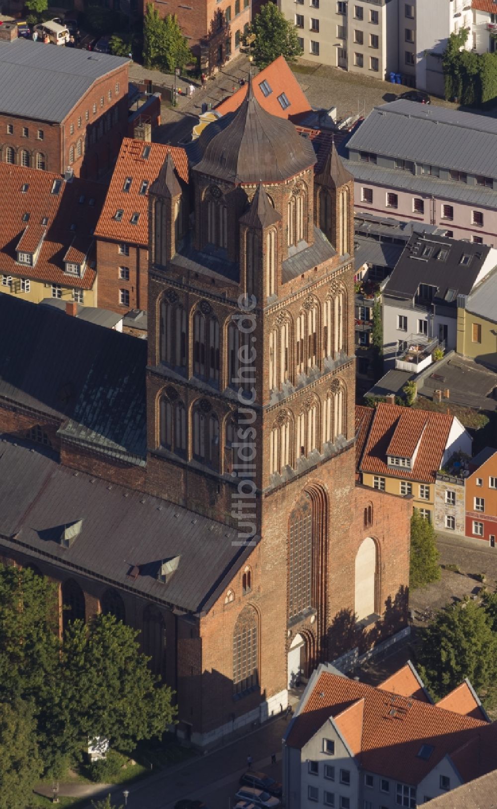 Stralsund von oben - St.-Jakobi- Kirche an der Jacobiturmstraße in Stralsund im Bundesland Mecklenburg-Vorpommern