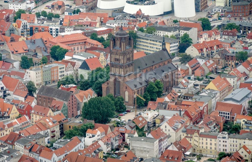 Luftbild Stralsund - St.-Jakobi- Kirche an der Jacobiturmstraße in Stralsund im Bundesland Mecklenburg-Vorpommern